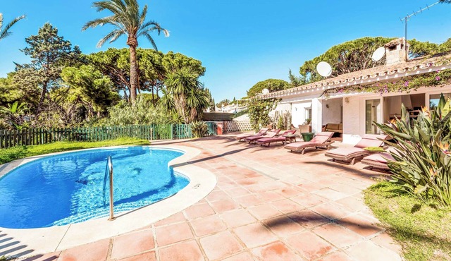 Villa Ciara - Three Bedroom Villa, Sleeps 6
