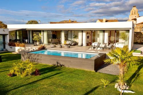 Villa de Diseño con Piscina Privada