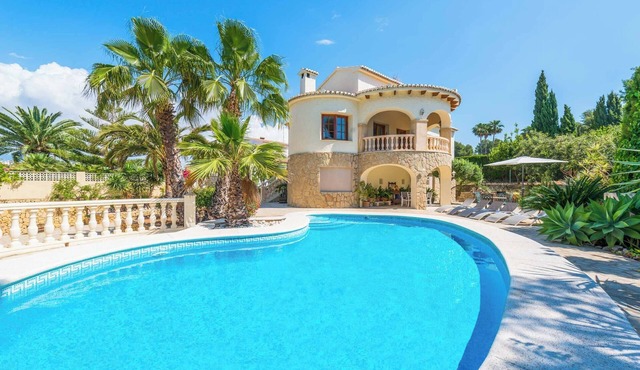 Villa Devis - Three Bedroom Villa, Sleeps 6