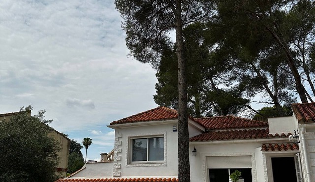 Villa en Carcaixent Valencia, Situada en una Urbanización en la Montaña,