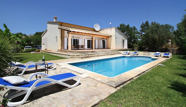 Villa, extended season and optional Pool Heating
