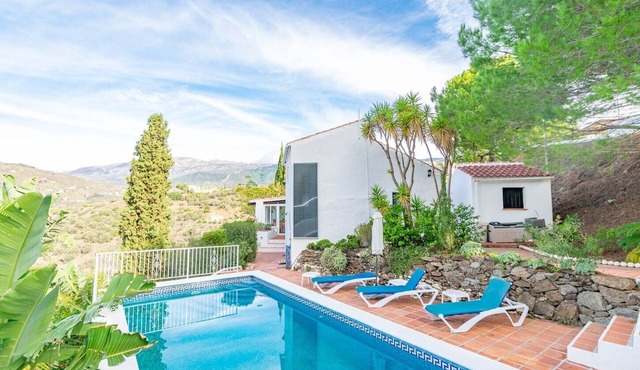 Villa 'Finca Rosalia' with Mountain Views, Private Pool and Wi-Fi