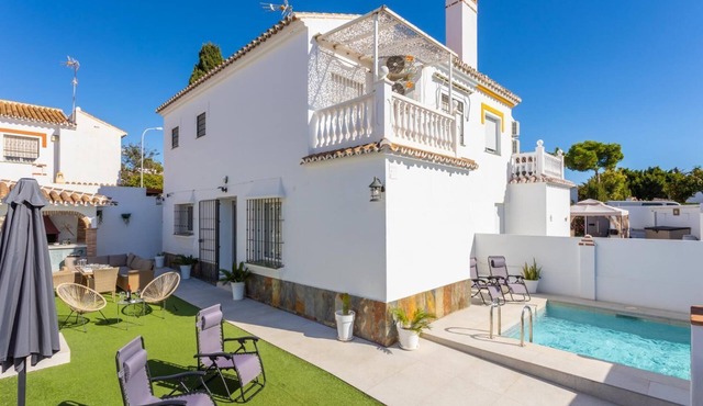 Villa Garcia Lorca - Three Bedroom Villa, Sleeps 6