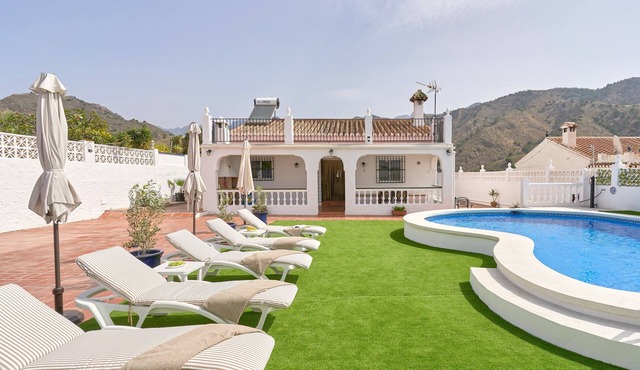 Villa 'Grayce' with Mountain Views, Wi-Fi and Air Conditioning