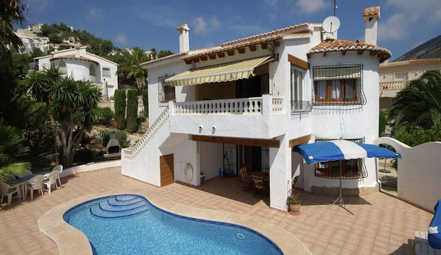 Villa in Moraira with Sea Views & Private Pool