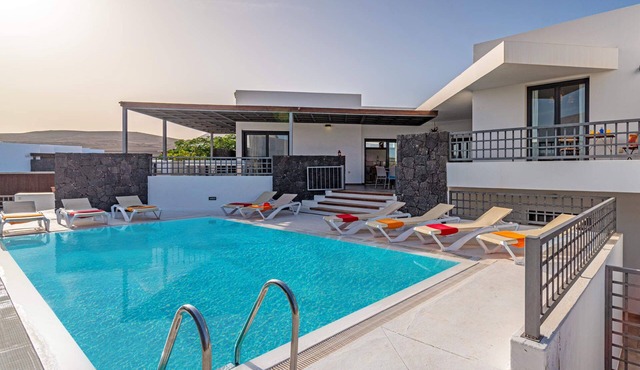 Villa Inma Calero by Villa Plus