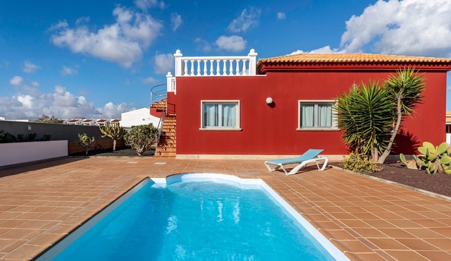 Villa La Perla - Cliffside Retreat