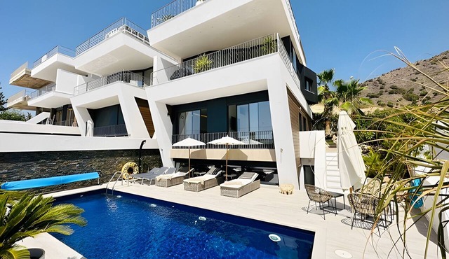 Villa 'Luxury Modern Sea View Nerja' with Sea View, Wi-Fi and Air Conditioning