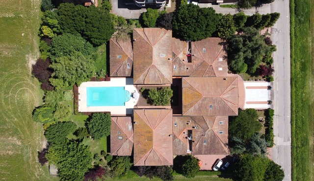 Villa Petrone | Luxury Four Seasons-Jacuzzi&Pool in Emilia-Romagna