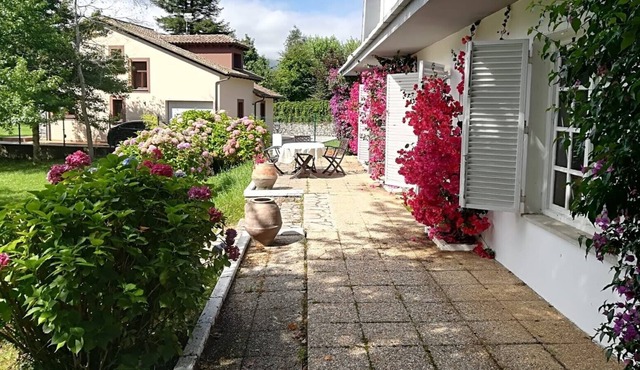 Villa privada en Llanes con gran jardín. in Andrín