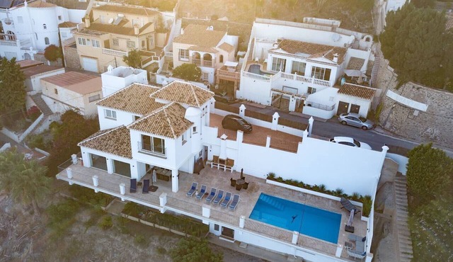 Villa 'Romantica' with Sea View, Wi-Fi and Air Conditioning