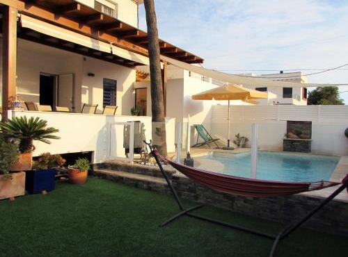 VILLA ROMPEOLAS JUNTO al MAR con PISCINA PRIVADA