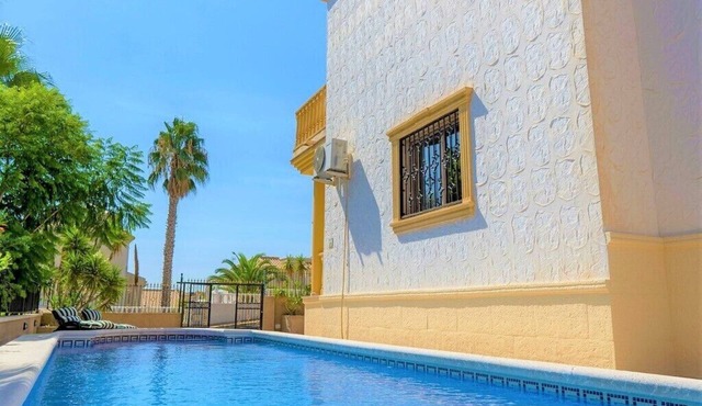 Villa Rose: A specious 3 bedroom, 2 bathroom villa with a privet swimming pool.