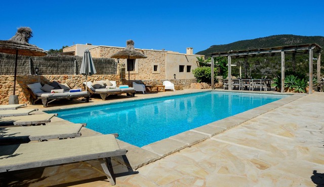 Villa 'Sa Païssa De Cala Carbó' with Sea View, Wi-Fi and Air Conditioning