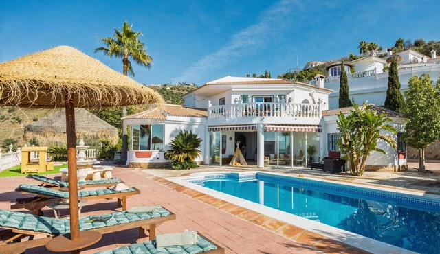 Villa Selvatic with Sea Views, Pool, Sauna, and Cinema