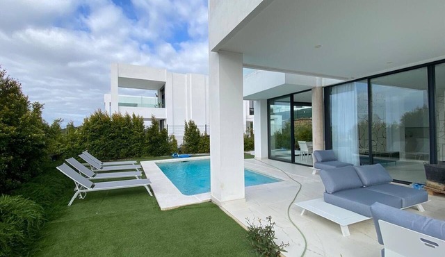 Villa Sotogrande- Sleeps 10 - Pool Access- jacuzzi