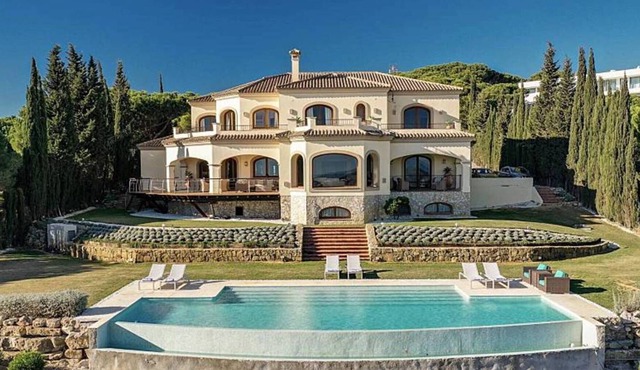 Villa 'Sotogrande' with Sea View, Wi-Fi and Air Conditioning