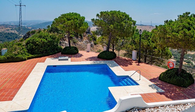 Villa 'Stylish 3 Bed 2 Bathrooms' with Mountain View, Wi-Fi and Air Conditioning