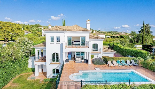 Villa Vacaciones LUZ with fantastic views, directly on the golf course, in the middle of nature