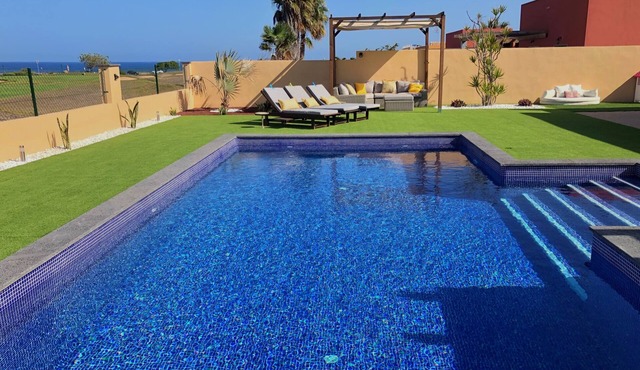 VILLA WITH POOL AND VIEWS