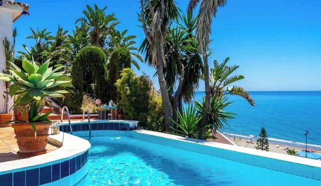Vintage Beachclose Villa by Costarentals - Ref 03