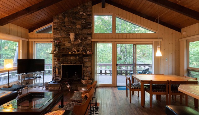 Windham Immaculate Ski Chalet with Awesome Fire Pit. Available 25/26 Ski Season! in Windham