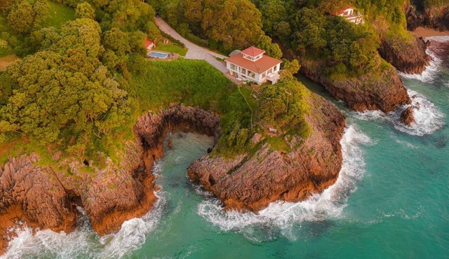 Wishome—Stunning oceanfront villa with a heated pool in Pechón