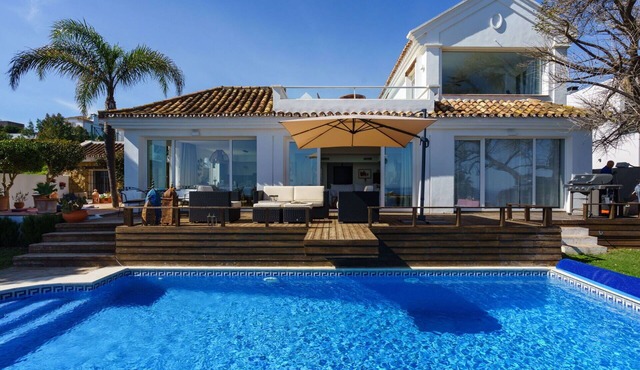 Wonderful private villa for 8 guests with WIFI, A/C, private pool, TV and patio
