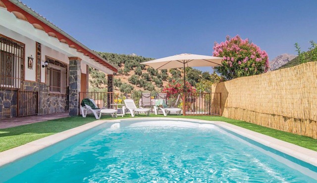 Wonderful private villa for 6 people with WIFI, private pool, A/C, TV, patio and pets allowed