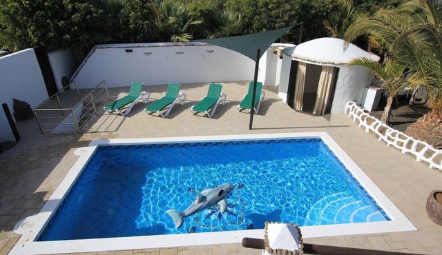 Wow! Contempory Rustic,2 Bed, H/pool, WIFI, H/tub, jacuzzi Sheer Luxury