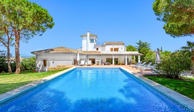 YOLO Spaces - Sotogrande White House Villa