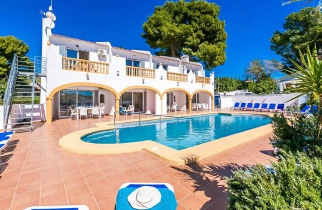 GREAT DISCOUNTS ON WINTER LETS APT D, IST FLOOR 2 BED, SLEEPS 6, SHARED POOL in Calpe