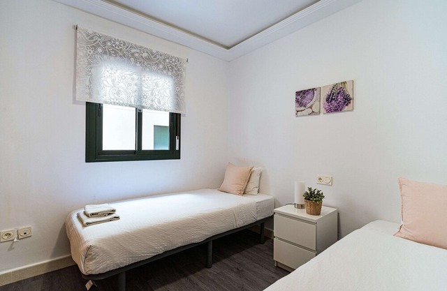 Nerja town center - 250 meters from the beach - WIFI - UK TV - air conditioning - 2 bedrooms