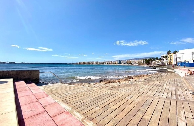 Playa de Arinaga three bedroom apartment , Wifi
