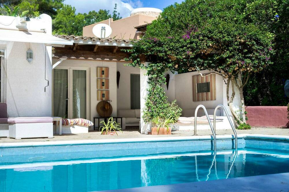 Can Furnet House | Homerez - Spacious house 4 km away from the beach for 8 ppl. with swimming-pool