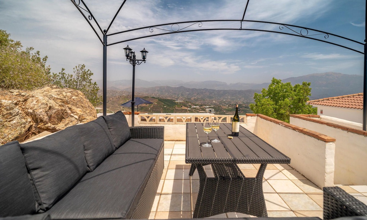 Velez-Malaga House | 4 bedroom accommodation in Iznate