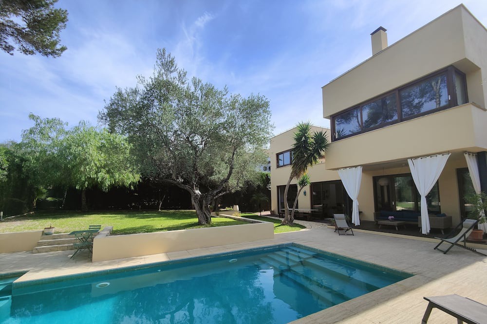Gelves Villa | Villa Jardines Pool-10 Minutes Seville Center-Free Wifi-Air Conditioning