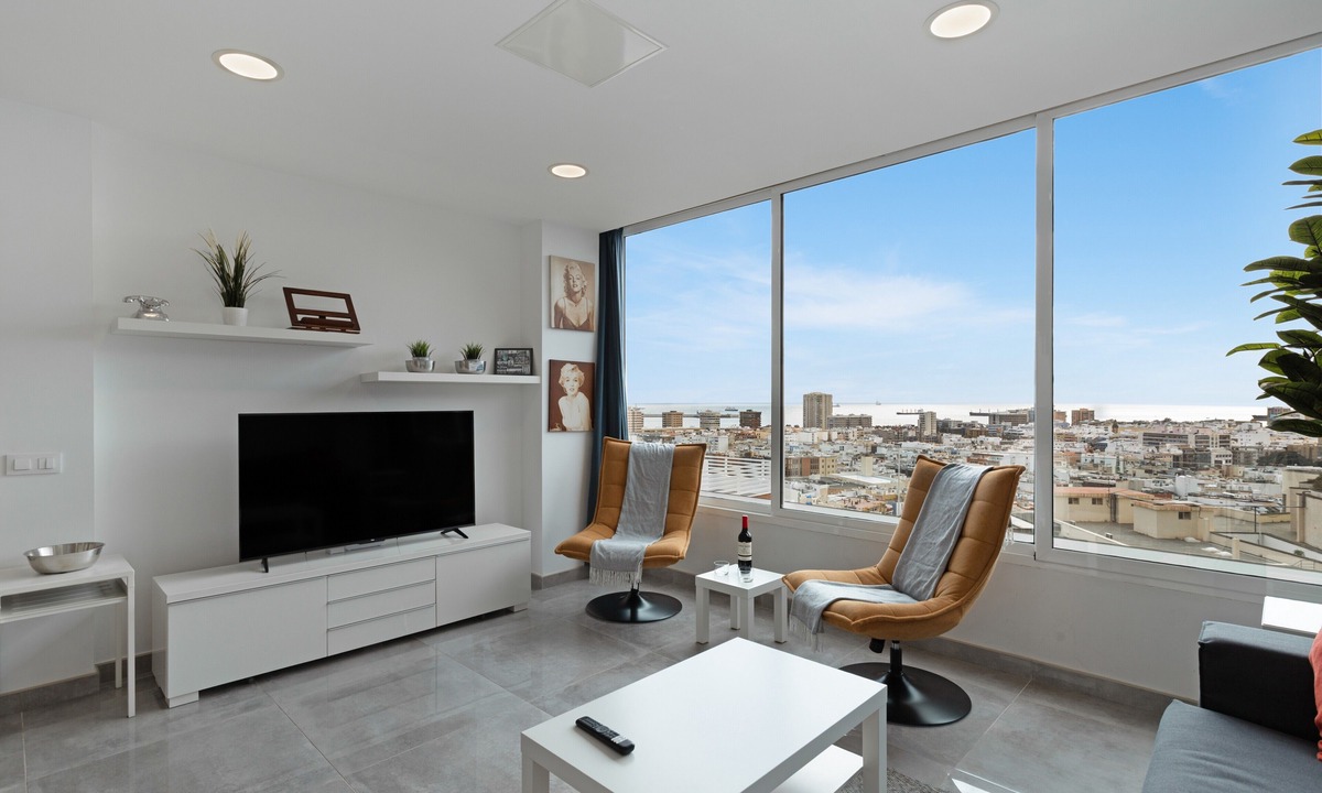 Las Palmas de Gran Canaria Apartment | Modern Loft Las Palmas Views – 2 En-Suite Rooms
