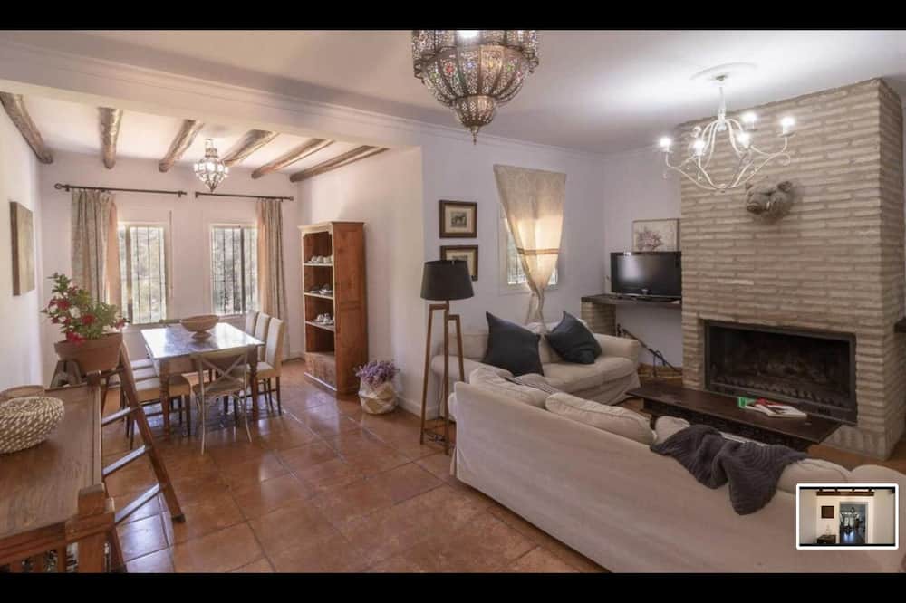 Photo of Livingroom in Lora Del Rio