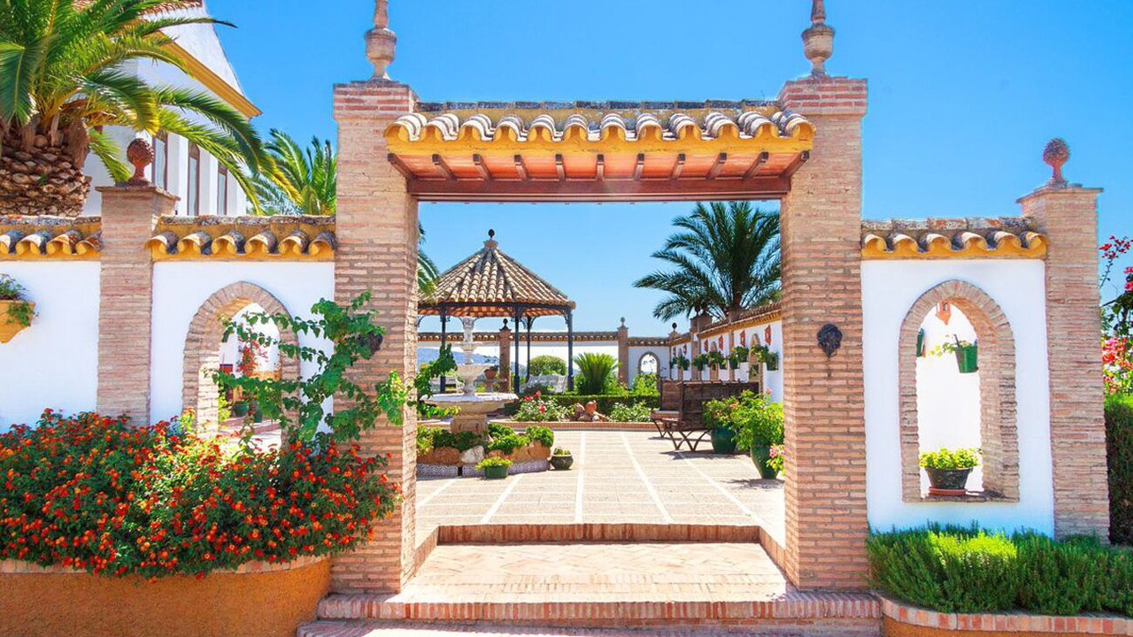 Photo of Outdoor in Lora Del Rio