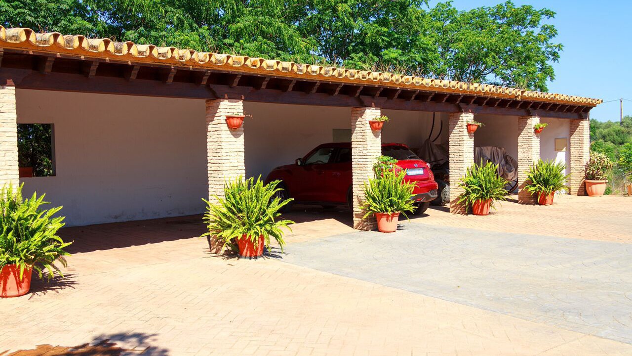 Photo of Outdoor in Lora Del Rio