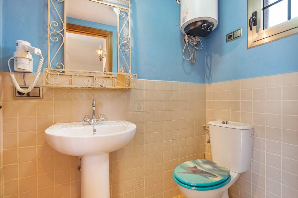 Photo of Bathroom in Tetir
