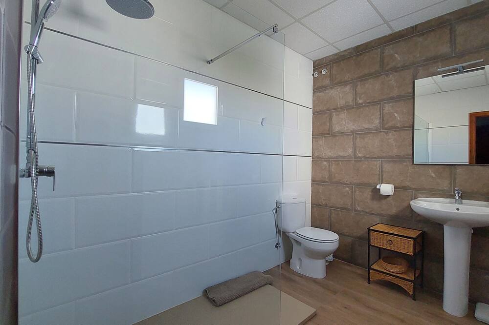 Photo of Bathroom in Vista de los Angeles-Rumina