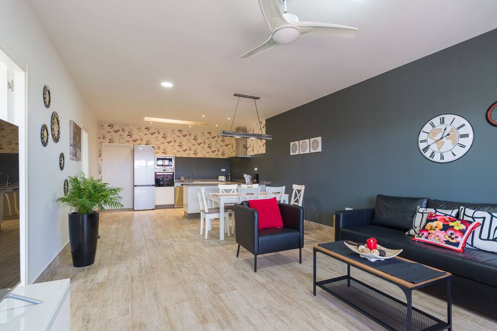 Photo of Livingroom in Triquivijate