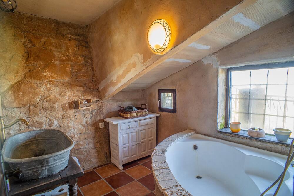 Photo of Bathroom in Algarinejo
