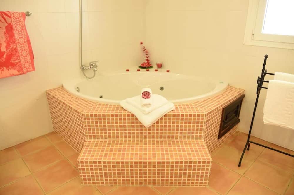 Photo of Bathroom in Lora Del Rio