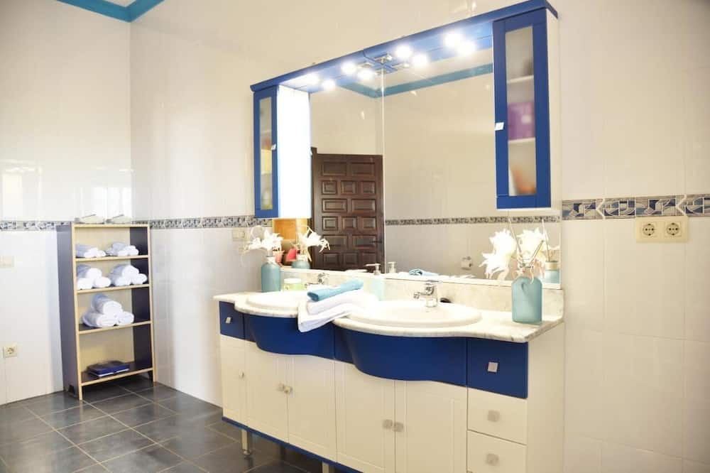 Photo of Bathroom in Lora Del Rio