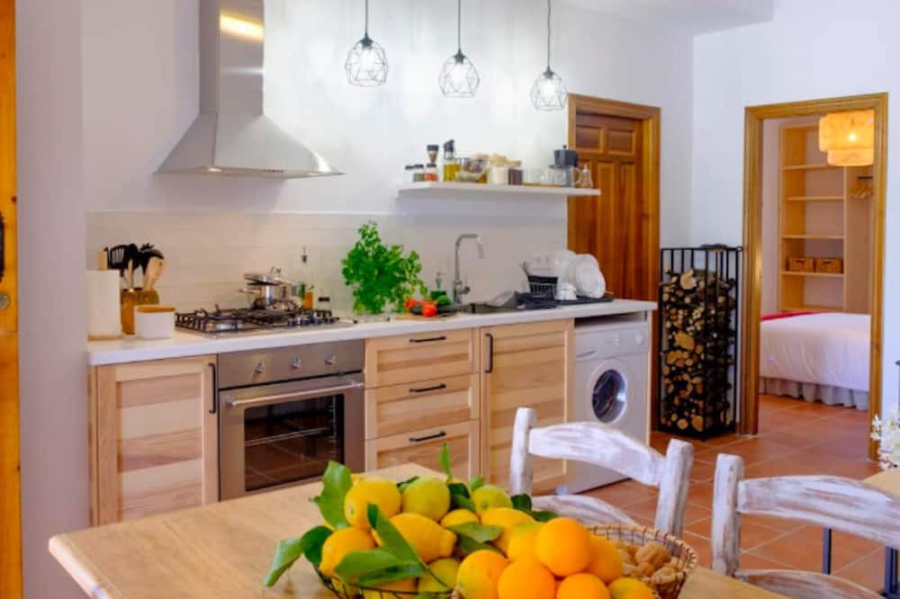 Photo of Kitchen in Alozaina