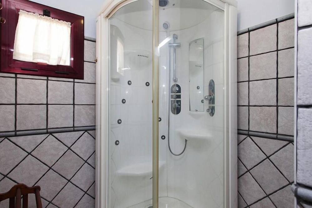 Photo of Bathroom in Guisguey
