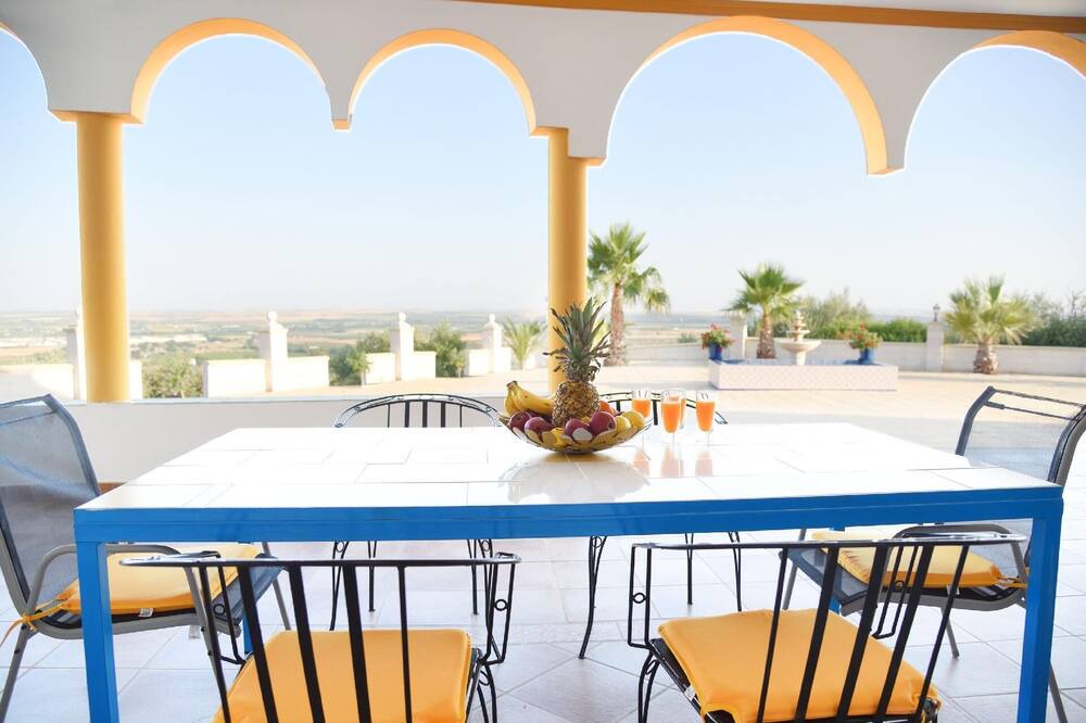 Photo of Outdoor in Lora Del Rio